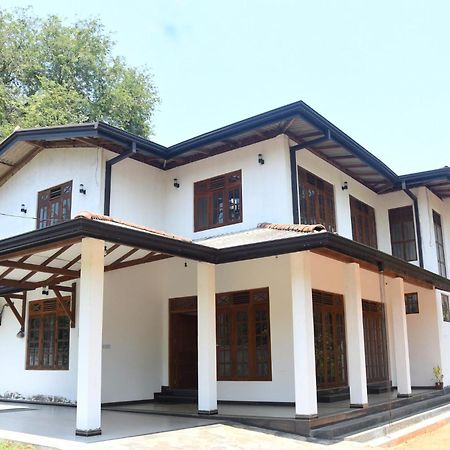 Silverline Guest House Anurâdhapura Extérieur photo